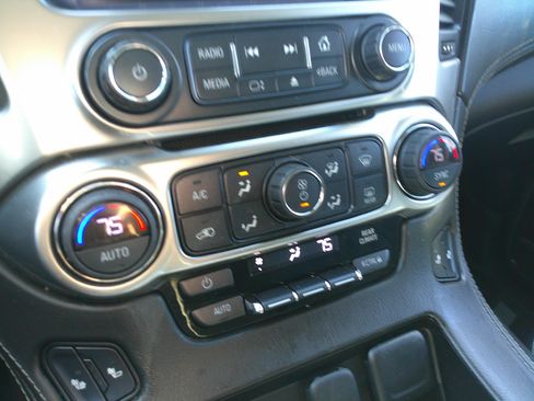 Used 2017 Chevrolet Suburban LT image 26