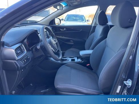 Used 2019 Kia Sorento LX image 22