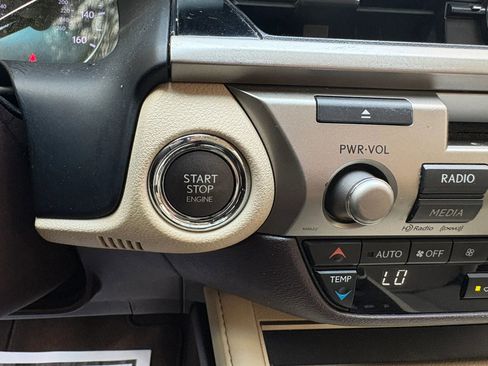 Used 2016 Lexus ES 350 FWD image 34