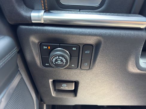Used 2025 Ford Expedition Tremor AWD/4WD image 29