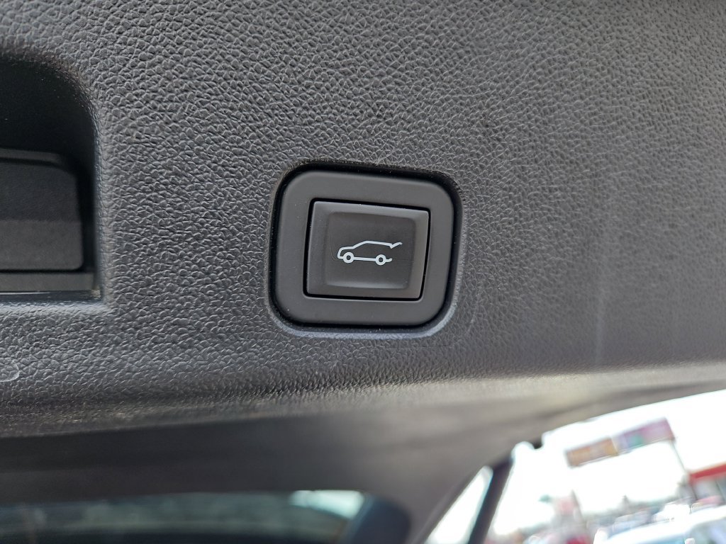 Used 2026 Chevrolet Traverse LT FWD image 11
