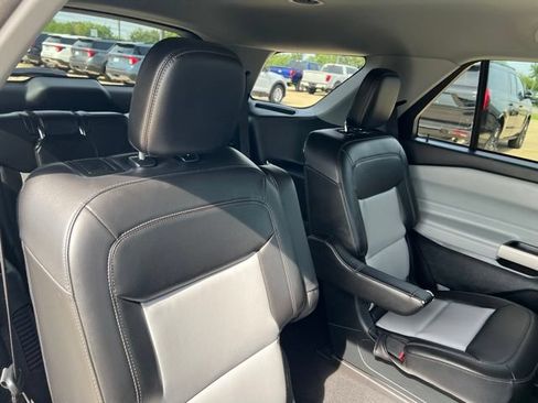 Used 2023 Ford Explorer XLT w/ Equipment Group 202A AWD/4WD image 20