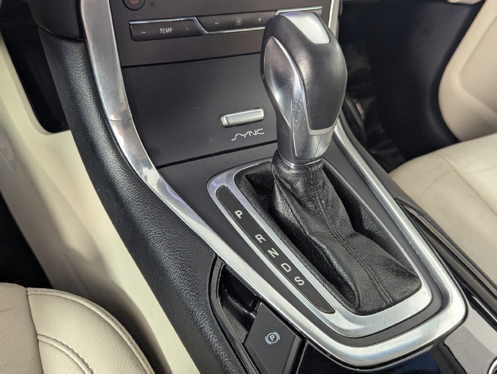 Used 2018 Ford Edge Titanium FWD image 25