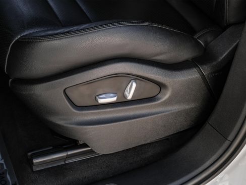 Used 2020 Porsche Cayenne image 31