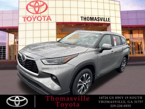 New 2026 Toyota Highlander XLE image 1