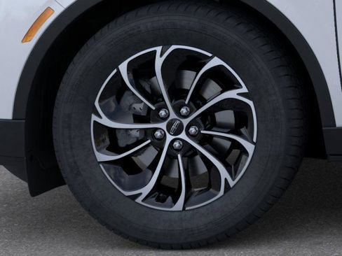 New 2025 Lincoln Nautilus Premier AWD/4WD image 19