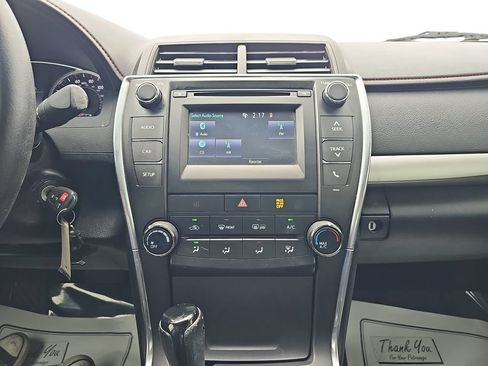 Used 2016 Toyota Camry SE FWD image 20