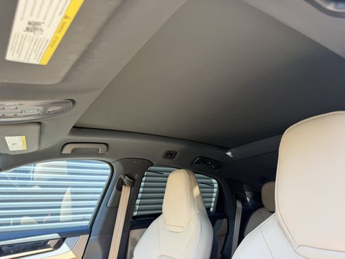 Certified 2024 Porsche Cayenne Base image 37