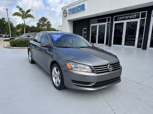 Used 2014 Volkswagen Passat 1.8T SE FWD image 7