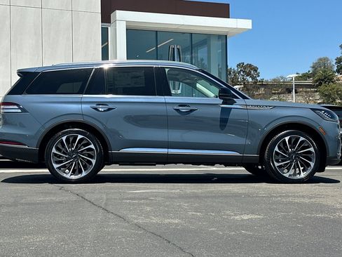 New 2026 Lincoln Aviator Reserve w/ Luxury Package RWD image 2