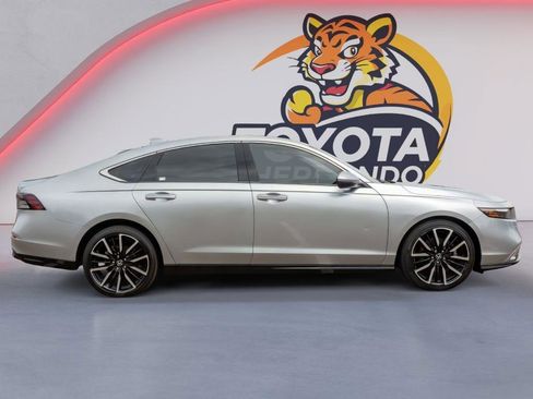 Used 2024 Honda Accord Touring image 4