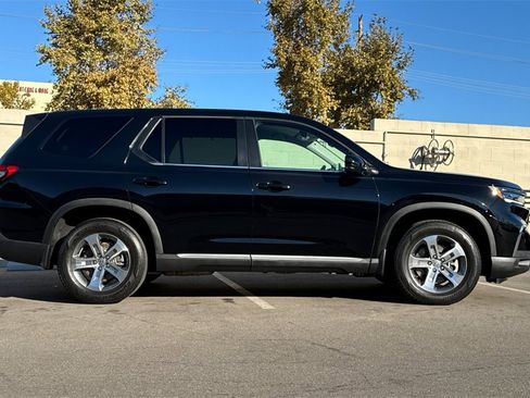 Certified 2023 Honda Pilot EX-L image 6