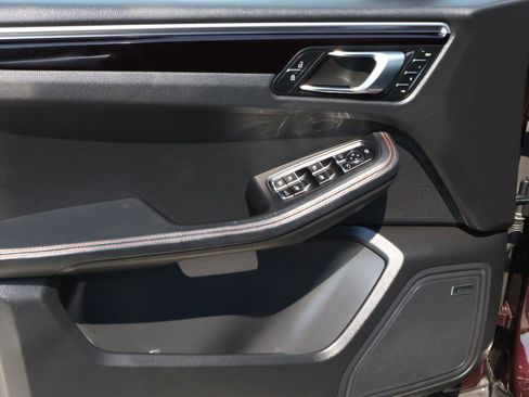 Used 2023 Porsche Macan S image 17