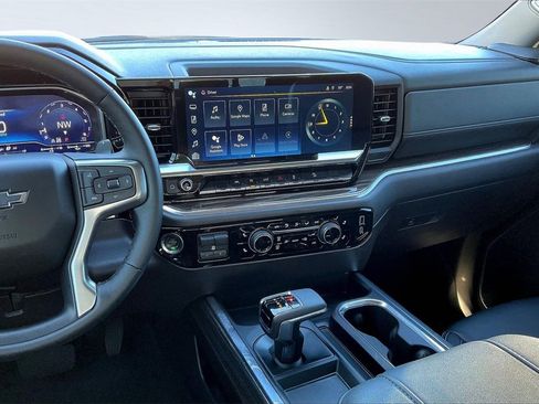 Used 2024 Chevrolet Silverado 1500 LT Trail Boss w/ Convenience Package II image 6