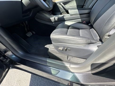 Used 2024 Tesla Model Y Long Range AWD/4WD image 20
