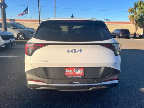 New 2026 Kia Sportage EX FWD image 6
