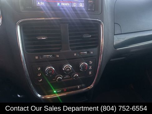 Used 2018 Dodge Grand Caravan SE image 13