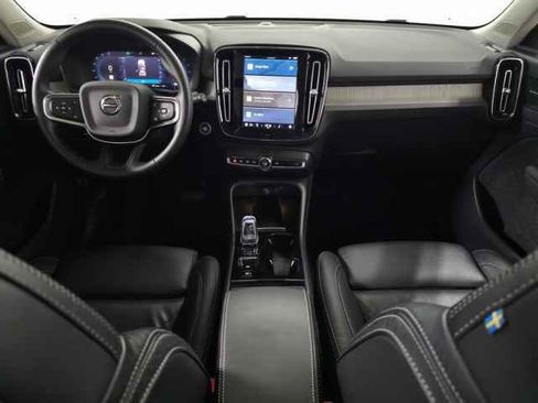 Certified 2023 Volvo XC40 B5 Ultimate w/ Protection Package Premier image 14