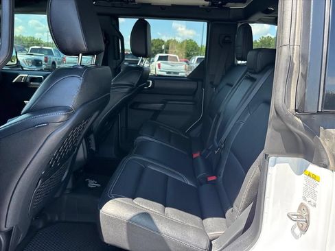 Used 2025 Ford Bronco Badlands w/ Black Appearance Package AWD/4WD image 17