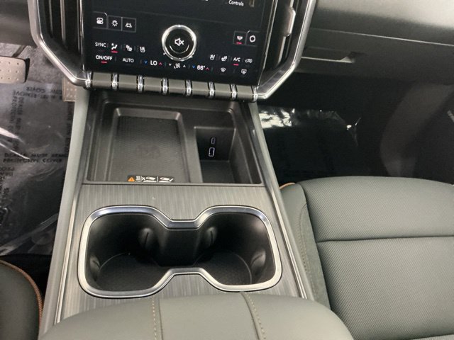 Used 2025 GMC Acadia AT4 w/ Luxury Package AWD/4WD image 21