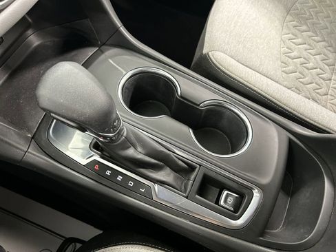 Used 2022 Chevrolet Equinox LS image 17