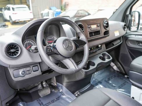 Used 2025 Mercedes-Benz Sprinter 2500 image 14