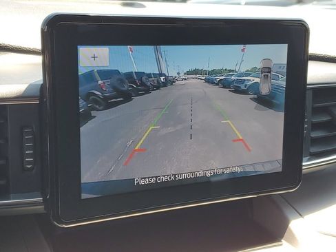 Used 2023 Ford Explorer XLT w/ Equipment Group 202A AWD/4WD image 20