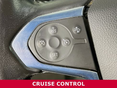 Used 2022 Chevrolet Traverse LT image 14