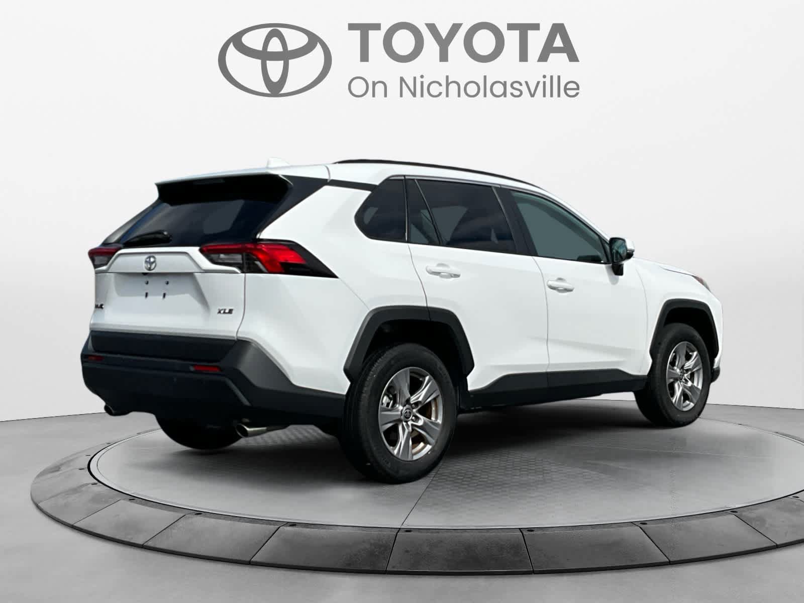 Used 2025 Toyota RAV4 XLE FWD image 5
