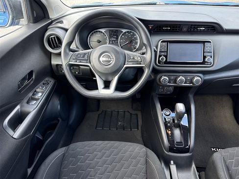 Used 2022 Nissan Kicks S image 11