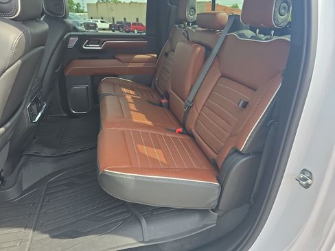 Used 2024 GMC Sierra 2500 Denali Ultimate w/ Max Trailering Package AWD/4WD image 15