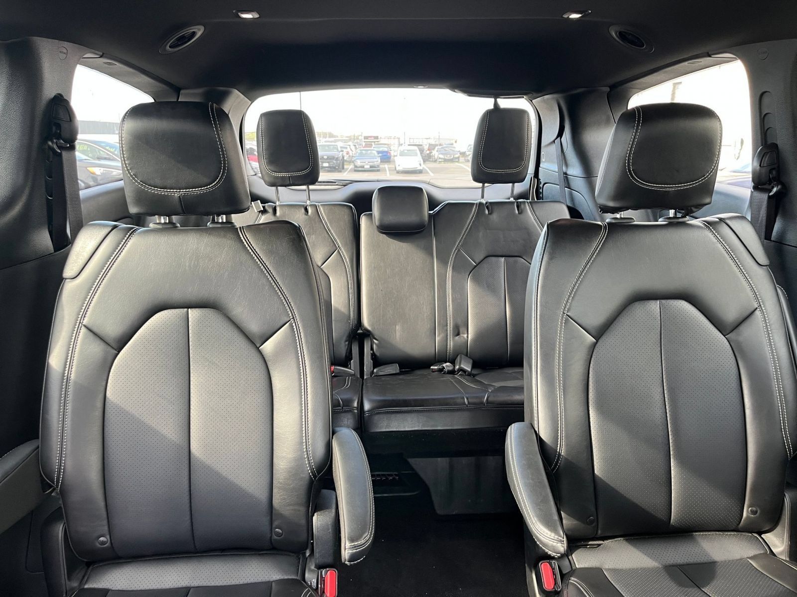 Used 2025 Chrysler Pacifica Select FWD image 40