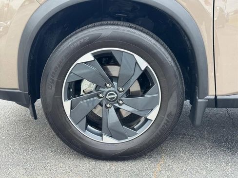 Certified 2025 Nissan Rogue SV AWD/4WD image 9