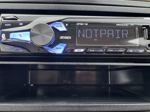 Used 2005 Ford Focus SE image 40