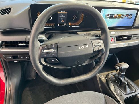 Used 2025 Kia K4 LXS image 29
