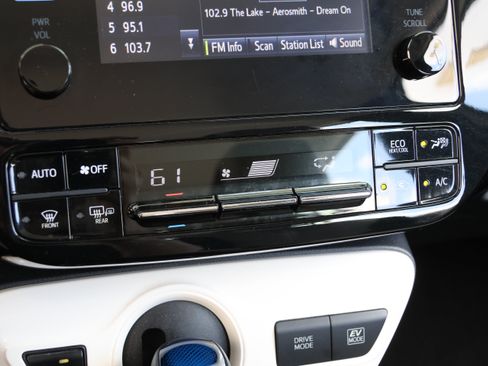 Used 2017 Toyota Prius Two FWD image 25