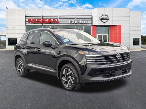 New 2025 Nissan Kicks SV w/ SV Premium Package FWD image 1