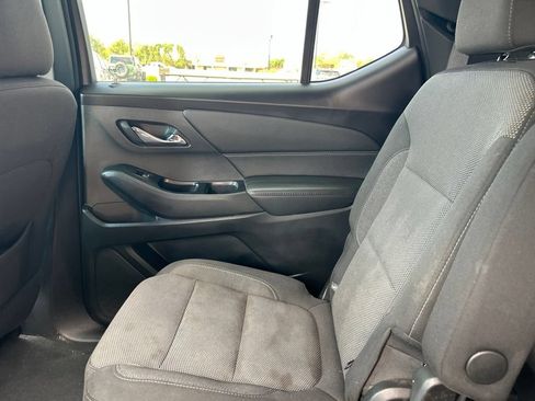 Used 2023 Chevrolet Traverse LT FWD image 19