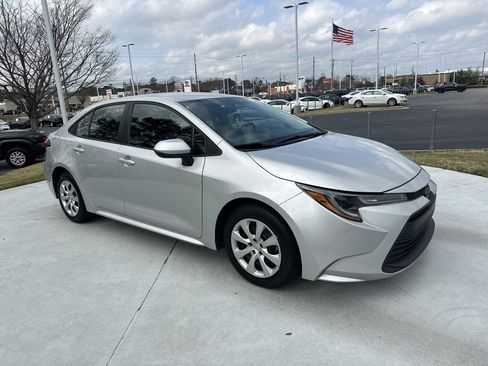 Certified 2024 Toyota Corolla LE image 2