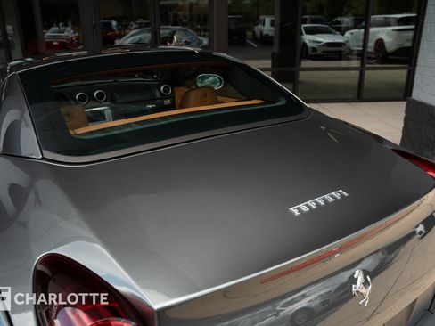 Used 2012 Ferrari California RWD image 17