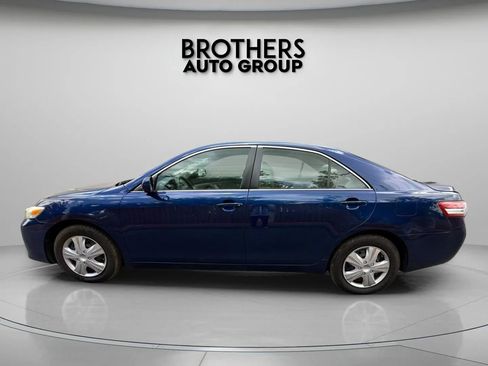 Used 2011 Toyota Camry LE w/ Fleet Convenience Pkg FWD image 2