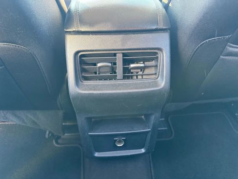 Used 2019 Ford Edge SEL image 41