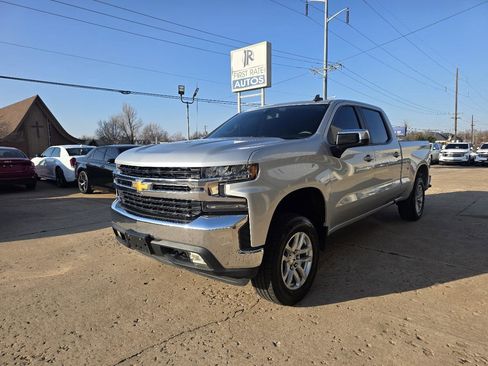 Used 2020 Chevrolet Silverado 1500 LT w/ Trailering Package image 3