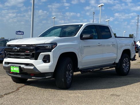 Used 2025 Chevrolet Colorado Z71 AWD/4WD image 7