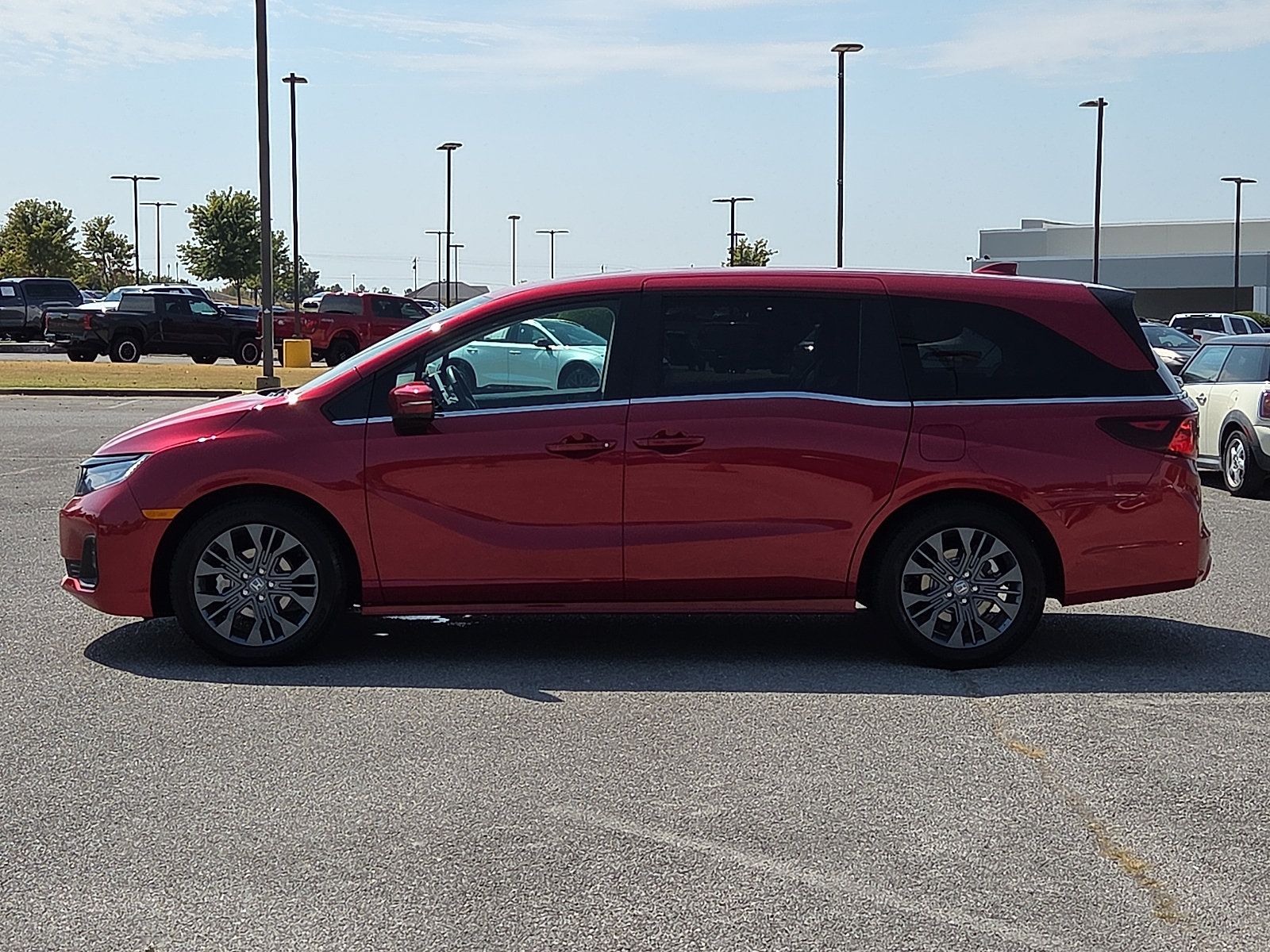 Used 2025 Honda Odyssey Touring image 3