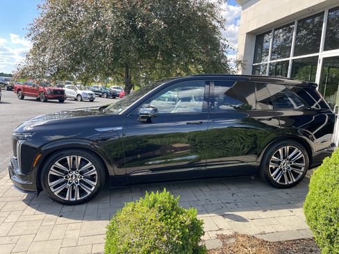 Used 2026 Cadillac Vistiq Sport w/ LPO, Floor Liner Package AWD/4WD image 5