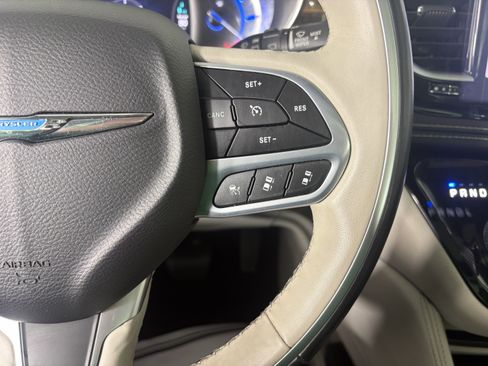 Used 2021 Chrysler Pacifica Limited w/ Premium & Safety Sphere Group image 19