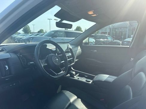 Certified 2024 Nissan Pathfinder SL AWD/4WD image 9