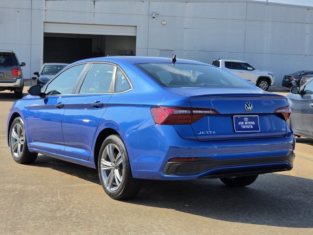 Used 2024 Volkswagen Jetta SE FWD image 7