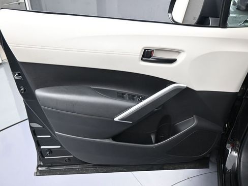 Used 2022 Toyota Corolla Cross L FWD image 12